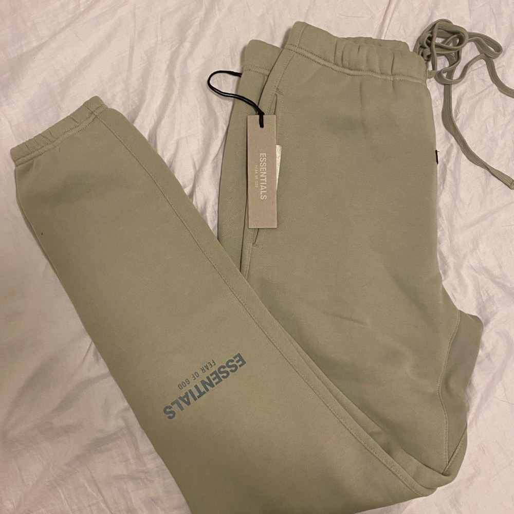 *SOLD** Essential sweatpants